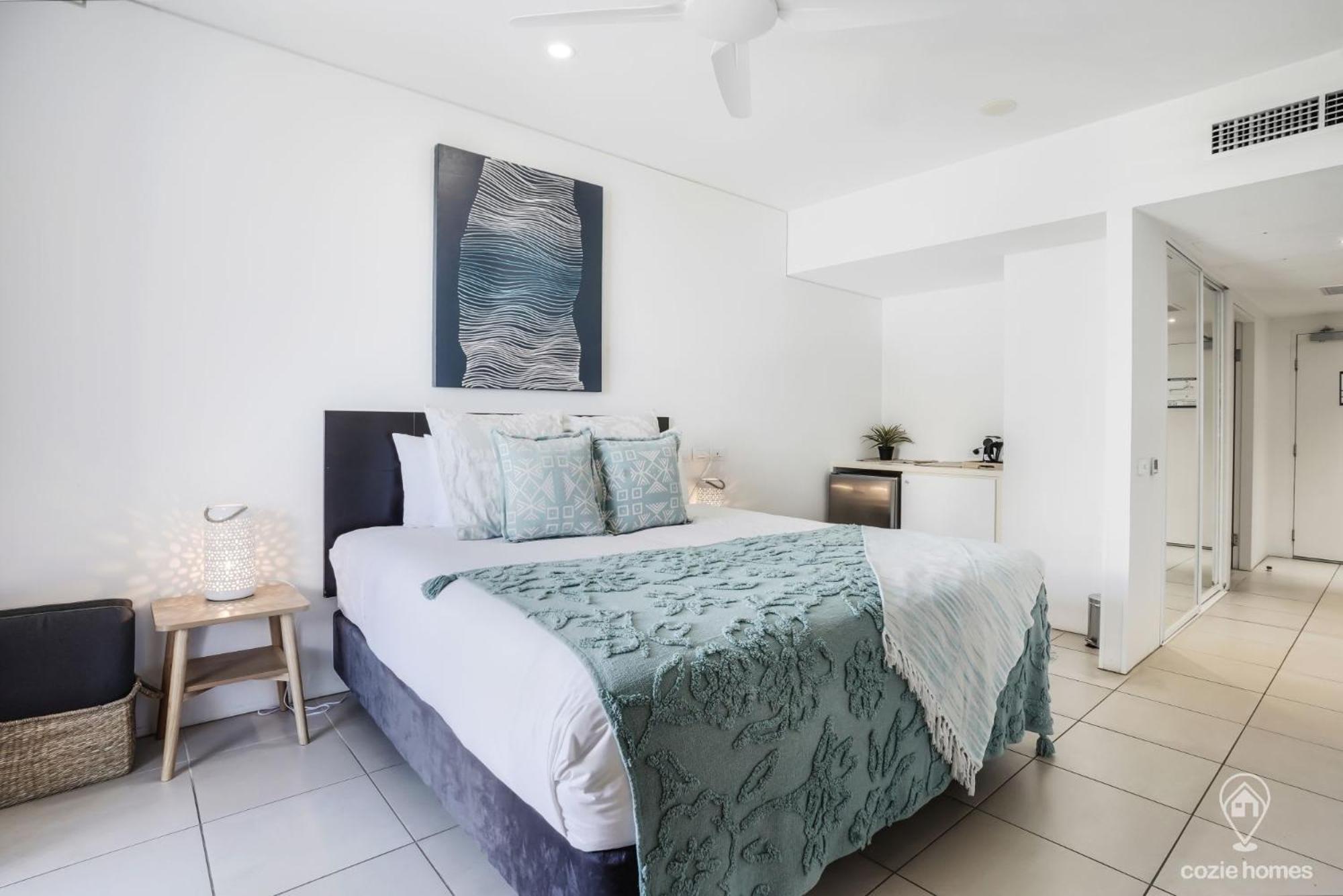 602 Harbour Lights With Ocean Views Hotel Cairns Room photo
